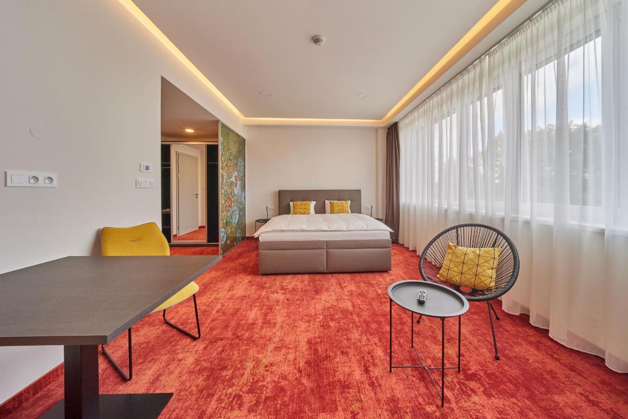 Hotel Hertz Hradec Kralove Exterior photo